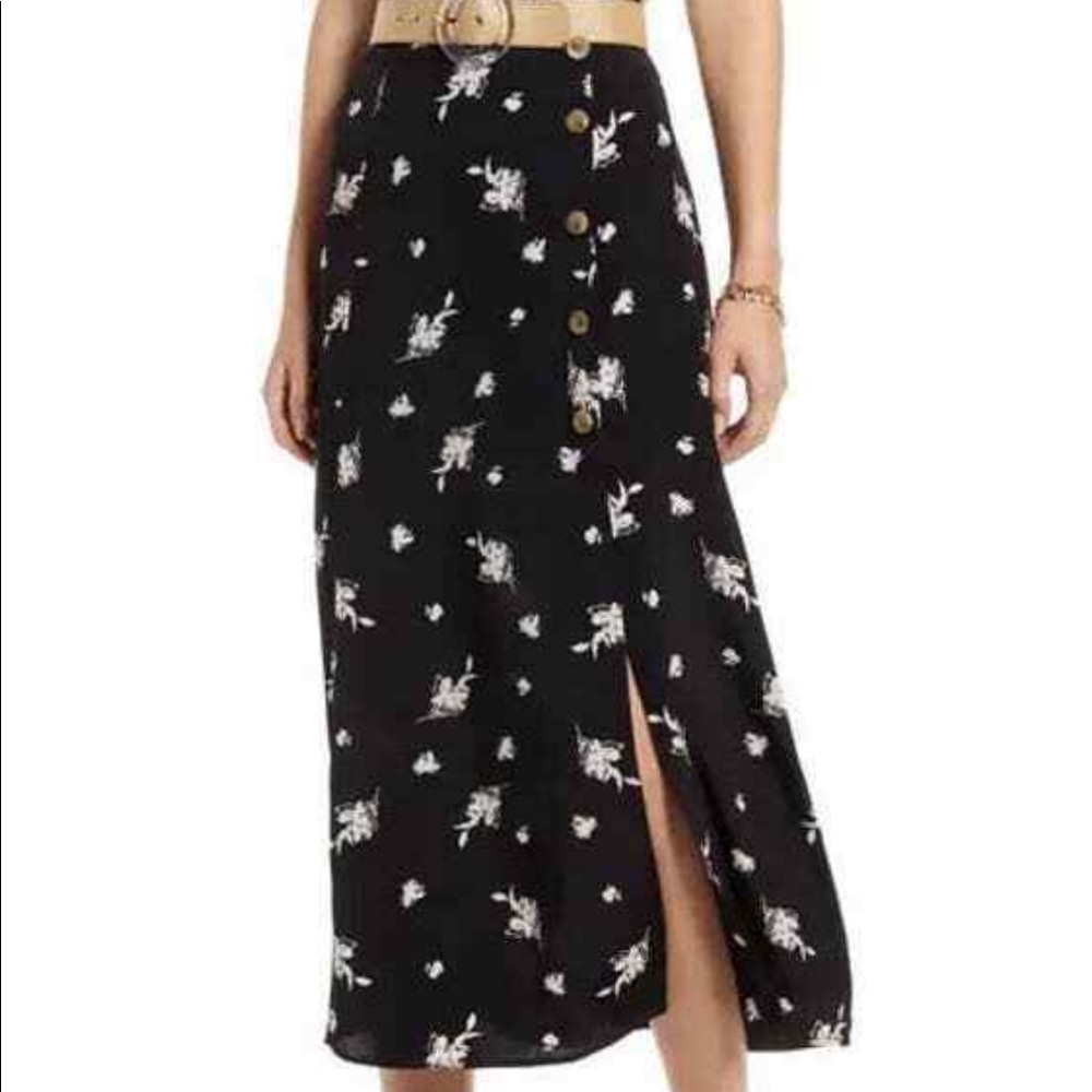 SOMETHING NAVY Women's Black Etch Flower High Waist Midi Skirt Size S